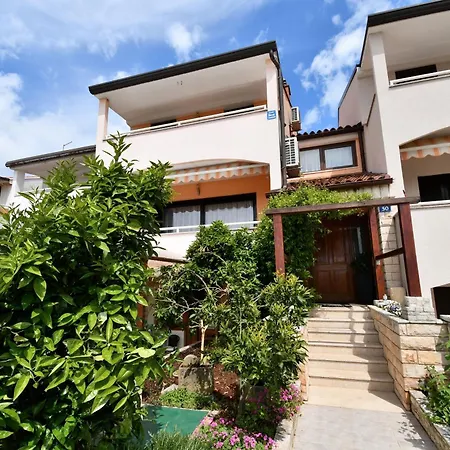 Vjera Apartment *