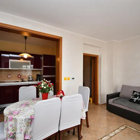 Vjera Apartment *